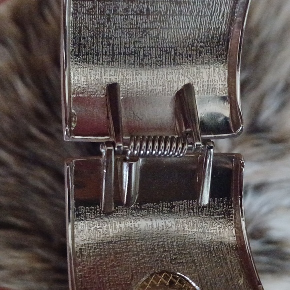 AMRITA SINGH | Swarovski Pave Crystals Gold Silver Tone Hinge Bracelet - Picture 4 of 6